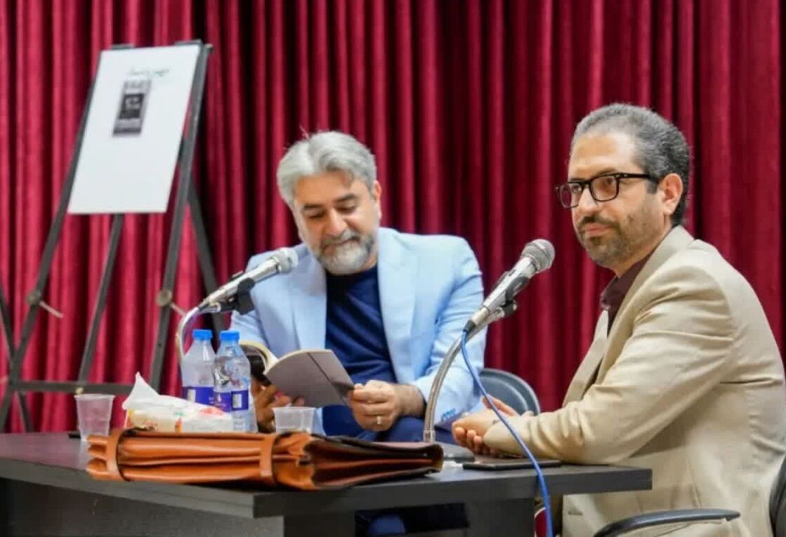 مجموعه شعر آیینی «تاوانِ آهِ ماه» در قم رونمایی شد
