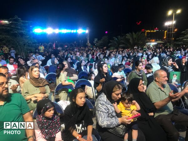 ایستگاه شادی در دروازه‌ی تهران؛ طعم شیرین میلاد در قلب راه‌آهن