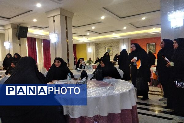 دوره و کارگاه تعاملی مربی، راهبر نسل جدید در مشهد