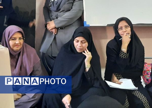  جلسه انجمن اولیا و مربیان در دبیرستان فرهنگیان ناحیه ۷مشهد 