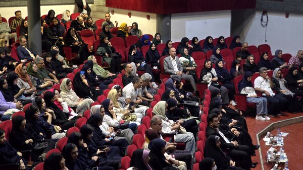 تقدیر و تجلیل از ستارگان درخشان هنرستان هنرهای زیبای اصفهان