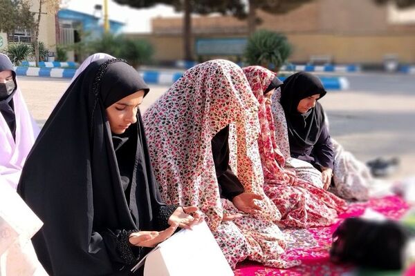 اقامه نماز باران در دبیرستان شهید مجید دهنوی نیشابور 