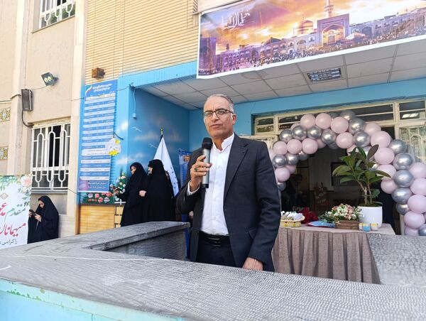 نواختن زنگ سپاس معلم در دبیرستان و دبستان میرزا جعفر سروقد