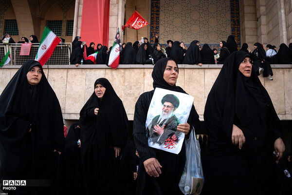 وداع با پیکر مطهر امام شهید امت در مصلای امام خمینی(ره)