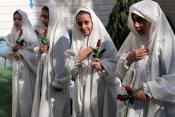 جشن شکفتن غنچه‌ ها، در دبستان مهرتابان بهارستان دو
