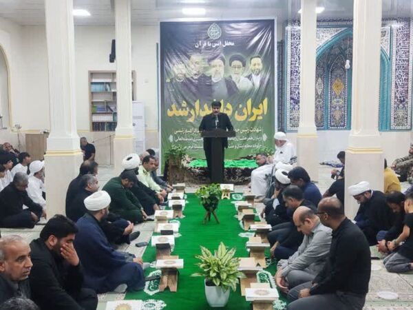 برگزاری محفل انس با قرآن‌کریم در بندرخمیر به نیابت از شهدای‌ خدمت