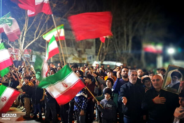 تجمع مردم داغدار ایران در هفتمین شب شهادت رهبر انقلاب 