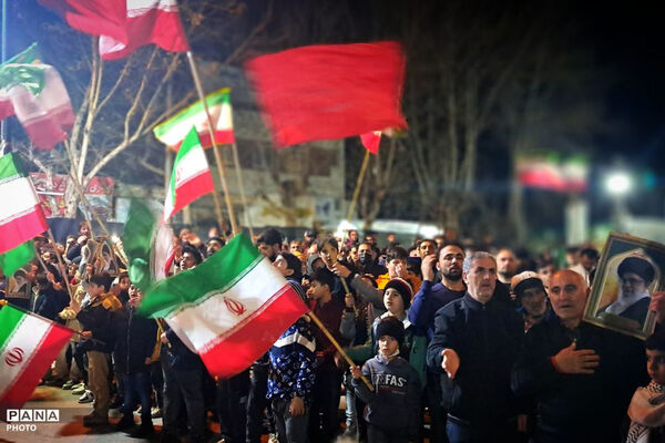 تجمع مردم داغدار ایران در هفتمین شب شهادت رهبر انقلاب 