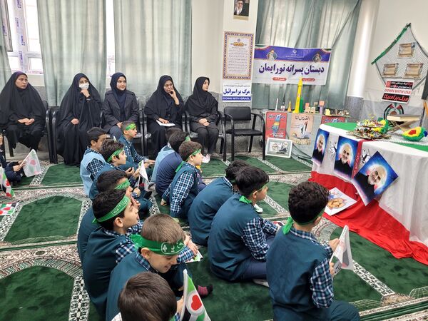 بزرگداشت حماسه ۹ دی در مدرسه نور ایمان منطقه پردیس 