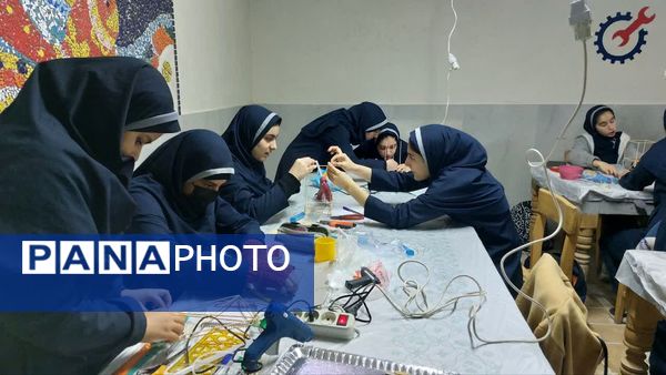 کارسوق سازه های سرنگی در دبیرستان دخترانه شاهدبحرینیان ناحیه۴ اصفهان