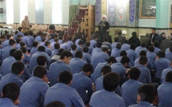 حضور مسئولین در نماز جماعت دانش آموزان با رویکرد "پیوند مدرسه و مسجد"