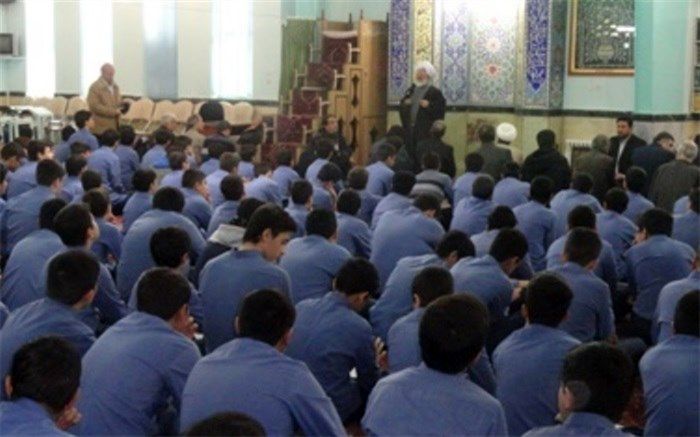 حضور مسئولین در نماز جماعت دانش آموزان با رویکرد "پیوند مدرسه و مسجد"