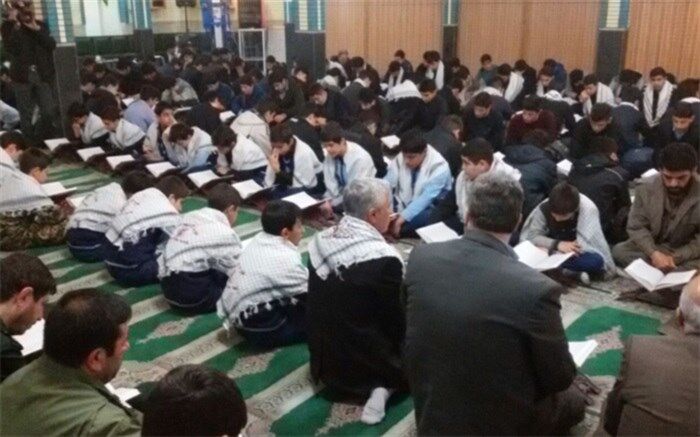 محفل انس دانش آموزان با قرآن کریم در ارومیه