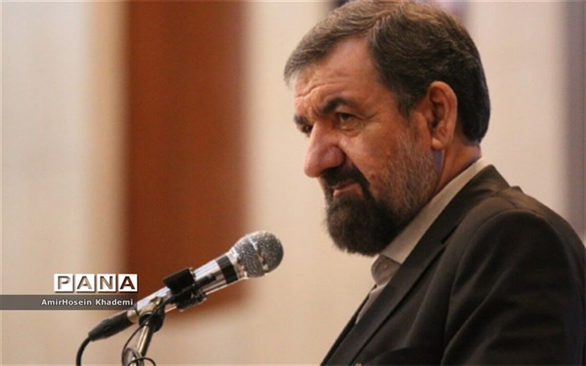محسن رضایی:‌ برخی افراد که خود را خادم می دانستند، در کنار دشمن قرار گرفته اند