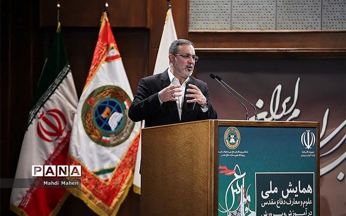 وزیر آموزش و پرورش : مفاهیم دفاع مقدس با چسباندن چند عکس در کتاب درسی منتقل نمی‌شود