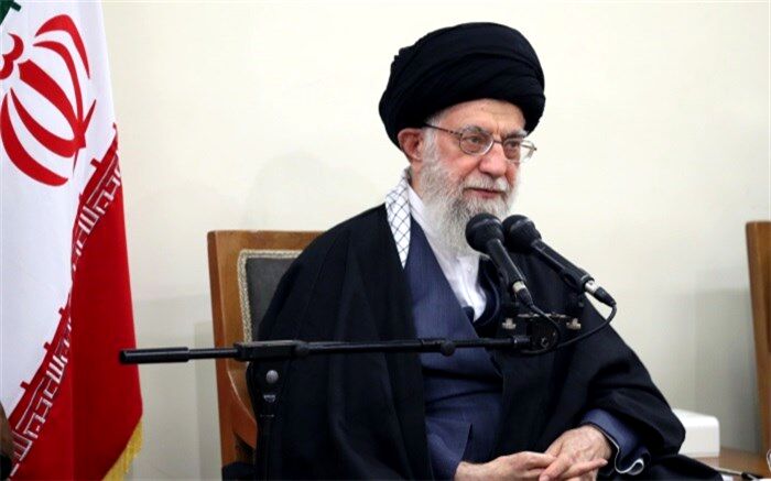 رهبر معظم انقلاب: کارگران در حوادث انقلاب و دفاع مقدس با بصیرت و غیرت در صحنه بودند