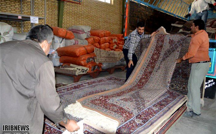 ارسال فرشهای مددجویان برای فروش
