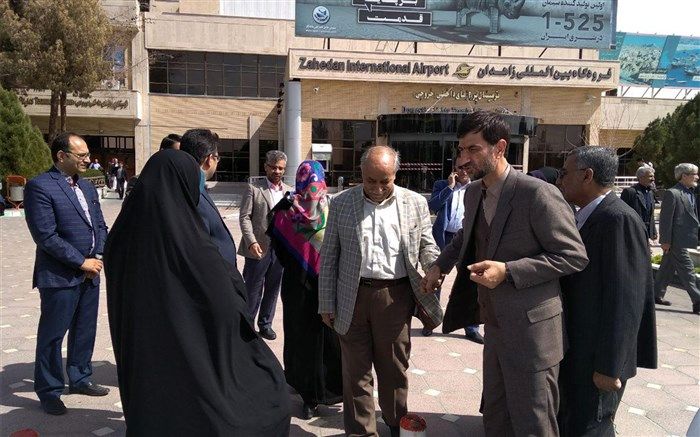 واکنش ایران خودور به درددل  وزیر آموزش‌وپرورش با دانش‌آموزان محروم  سیستان و بلوچستان: امروز کلنگ مدرسه 12 کلاسه به جای دبستان کانکسی به زمین زده شد