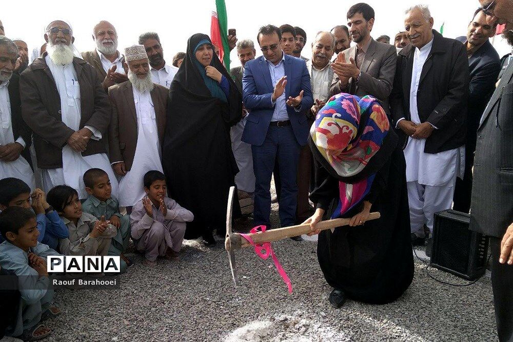 کلنگ زنی مدرسه 12 کلاسه شهدای ایران خودرو  در منطقه لار ناحیه یک زاهدان