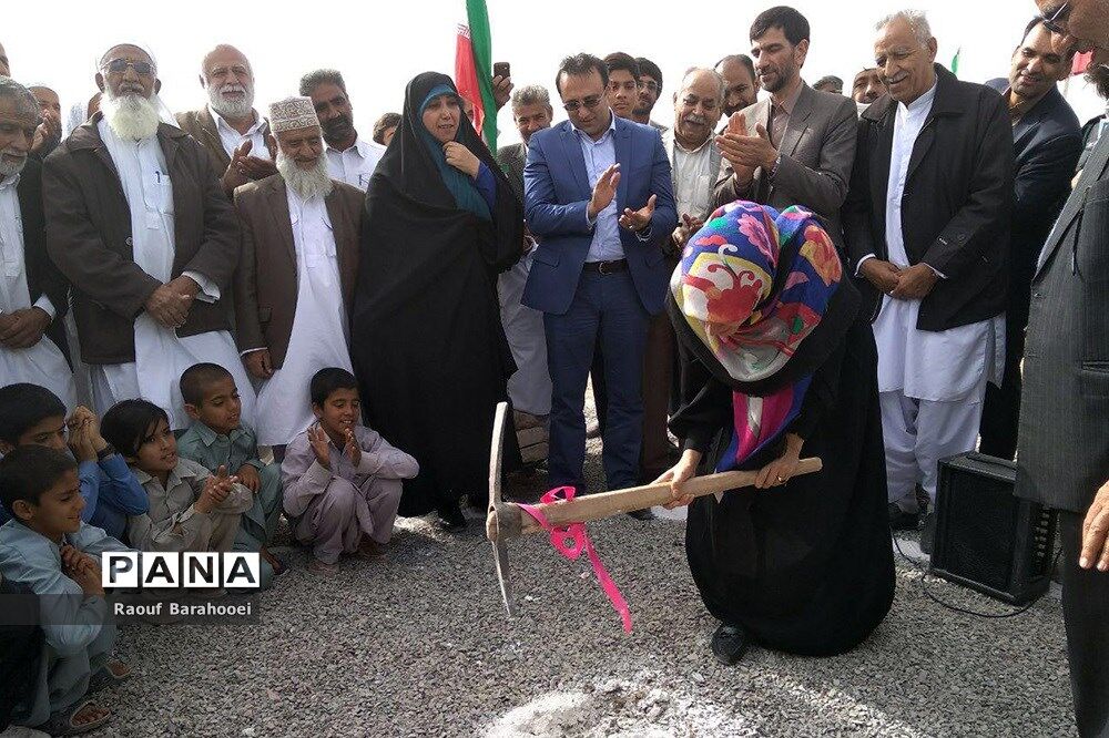 کلنگ زنی مدرسه 12 کلاسه شهدای ایران خودرو  در منطقه لار ناحیه یک زاهدان