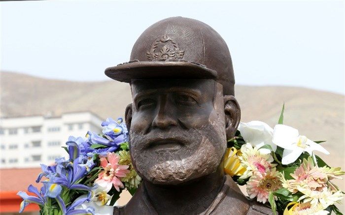 تندیس شهید سرلشکر خلبان مصطفی اردستانی رونمایی شد