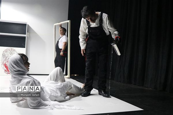 اجرای نمایش «جنگ کثیف»