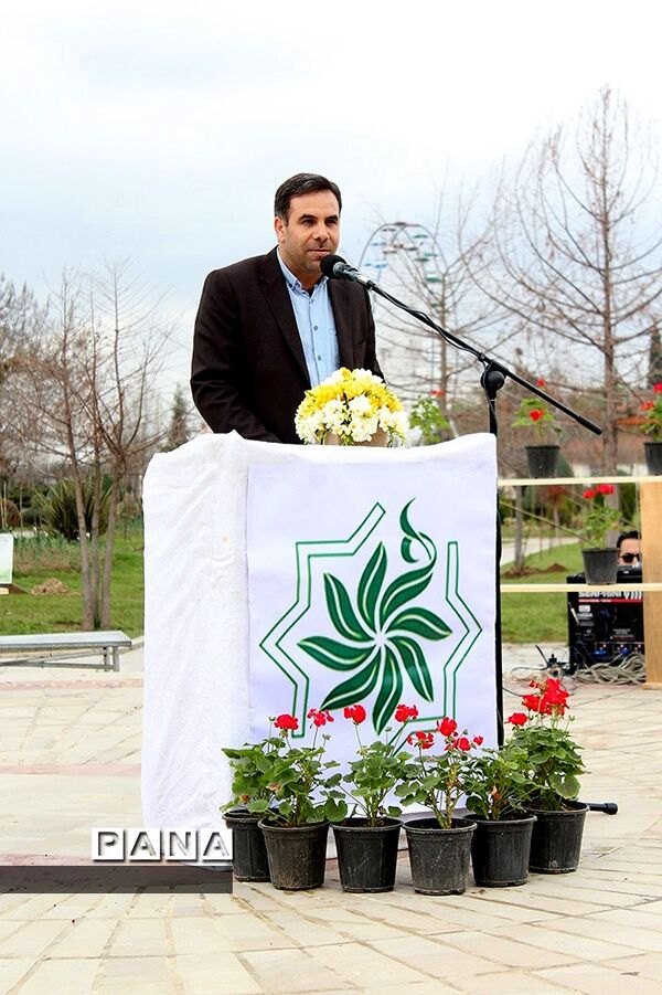 آیین درختکاری با حضور اعضای تشکیلات سازمان دانش‌آموزی در شهرستان ساری