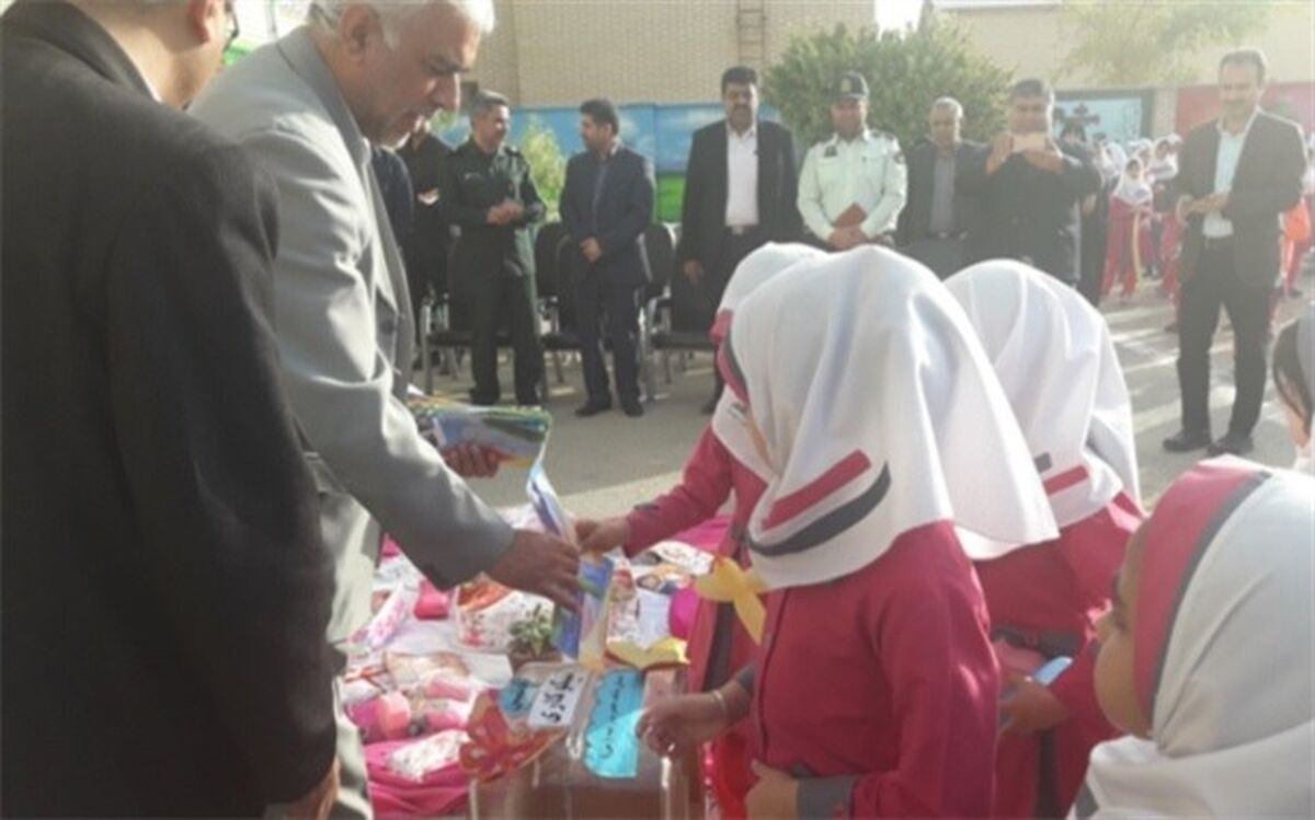 مشارکت دانش آموزان گناوه ای درجشن نیکوکاری