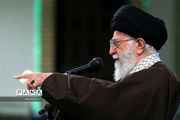 دیدار مداحان اهل‌بیت علیهم‌السلام با مقام معظم رهبری