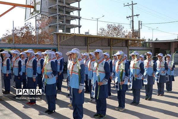 مراسم سپاس مربی در دبیرستان پیرایش نیشابور