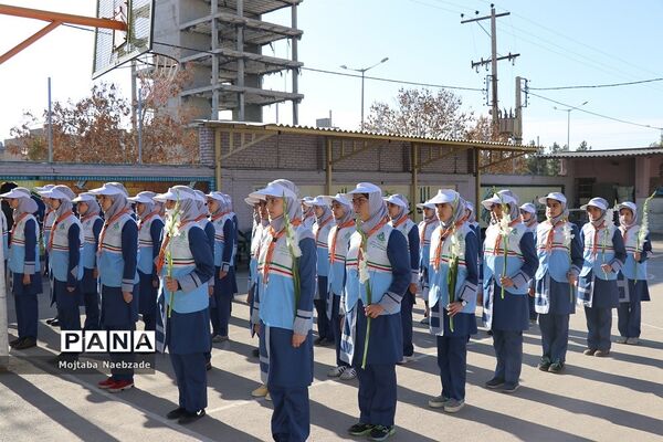 مراسم سپاس مربی در دبیرستان پیرایش نیشابور