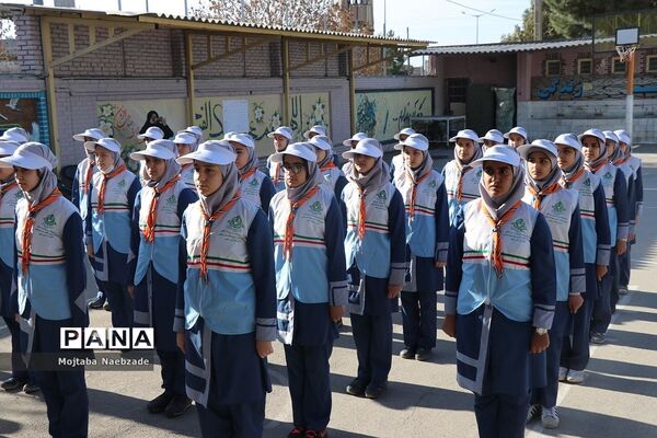 مراسم سپاس مربی در دبیرستان پیرایش نیشابور