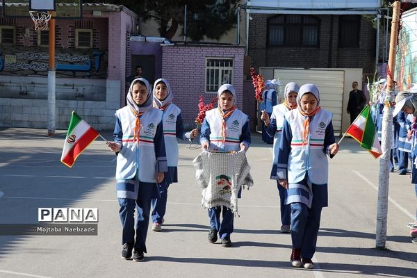 مراسم سپاس مربی در دبیرستان پیرایش نیشابور