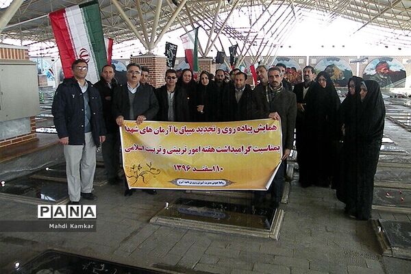 همایش پیاده روی میثاق با شهیدان به مناسبت هفته امور تربیتی در تبریز