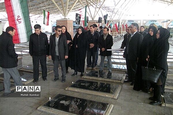 همایش پیاده روی میثاق با شهیدان به مناسبت هفته امور تربیتی در تبریز