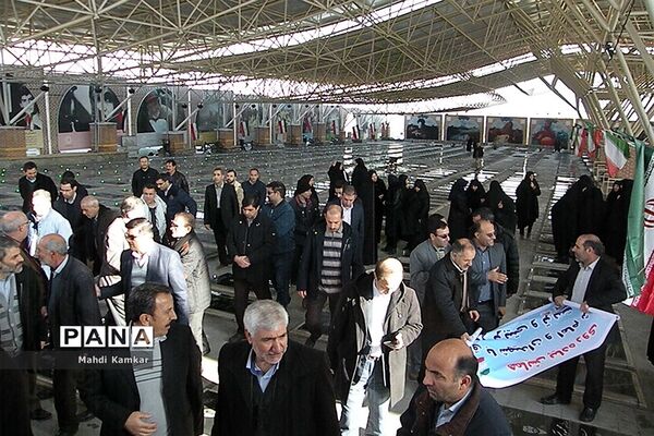 همایش پیاده روی میثاق با شهیدان به مناسبت هفته امور تربیتی در تبریز