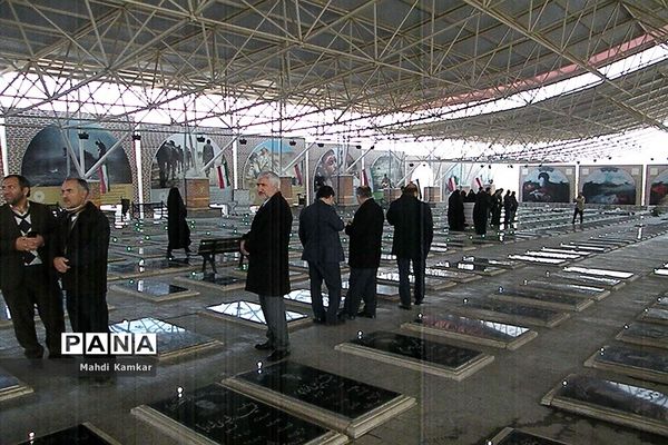 همایش پیاده روی میثاق با شهیدان به مناسبت هفته امور تربیتی در تبریز