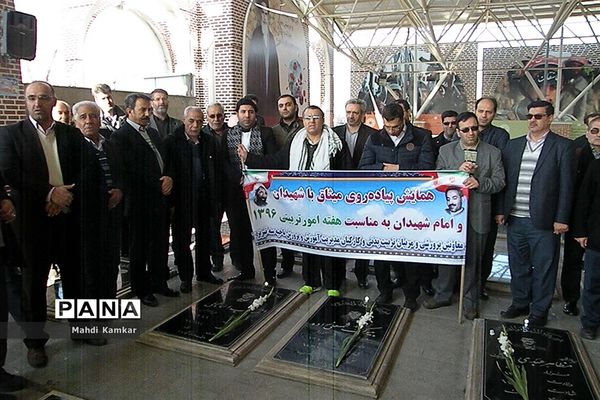 همایش پیاده روی میثاق با شهیدان به مناسبت هفته امور تربیتی در تبریز