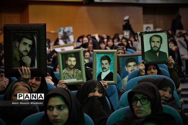 تجلیل از مادران وهمسران شهدا