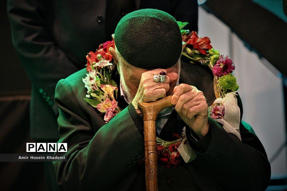 تجلیل از مادران وهمسران شهدا