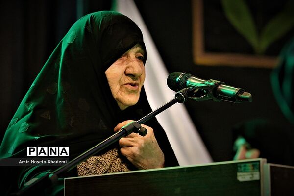 تجلیل از مادران وهمسران شهدا