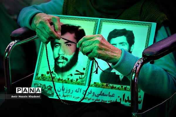 تجلیل از مادران وهمسران شهدا