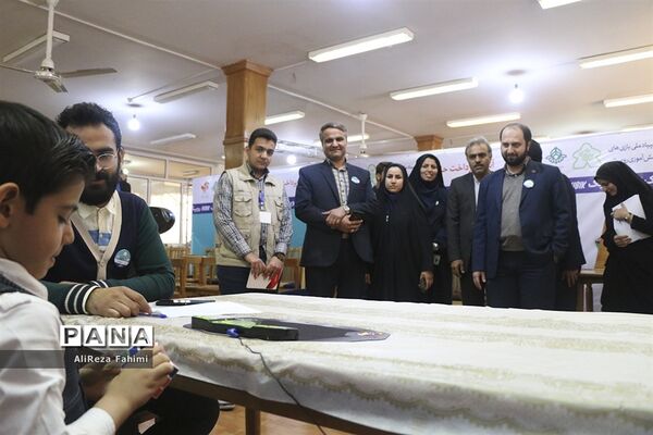 بازدید قائم مقام سازمان دانش‌آموزی از المپیاد ملی رویش