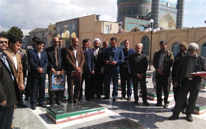 مراسم عطرافشانی وغبار روبی مزار شهدا ی امورتربیتی در کاشمر برگزار شد