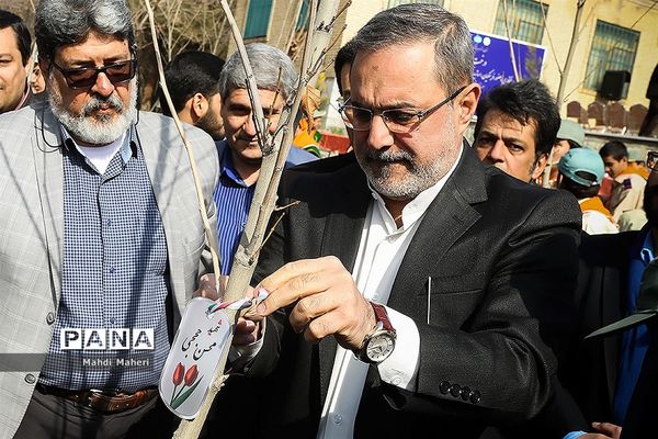 مراسم هفته درختکاری وزیر محترم آموزش و پرورش در اردوگاه شهید باهنر