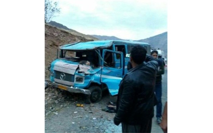 واژگونی مینی‌بوس حامل دانش‌‌آموزان در نکا 14 مصدوم برجا گذاشت