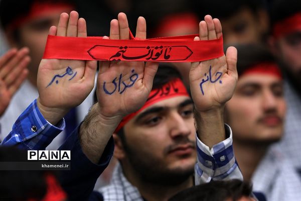 دیدار دانش آموزان و دانشجویان شرکت‌کننده در کاروانهای راهیان نور با مقام معظم رهبری