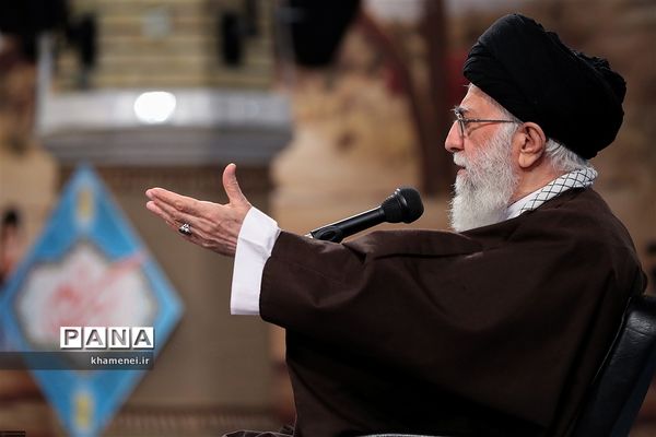 دیدار دانش آموزان و دانشجویان شرکت‌کننده در کاروانهای راهیان نور با مقام معظم رهبری