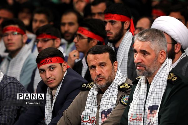 دیدار دانش آموزان و دانشجویان شرکت‌کننده در کاروانهای راهیان نور با مقام معظم رهبری