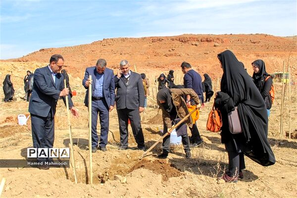 مراسم درختکاری شهرداران مدارس تبریز در تفرجگاه عون بن علی